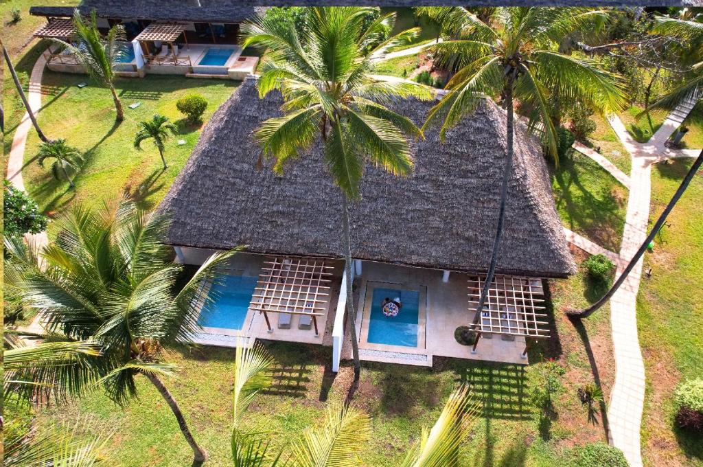 dal travel Bluebay Beach Resort