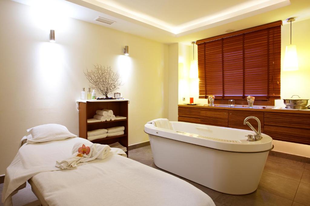dal travel Grupotel Aguait Resort & Spa - Adults Only