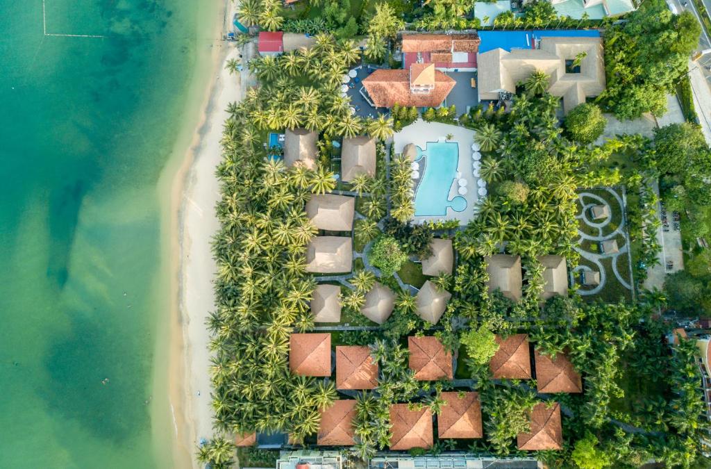 dal travel L'Azure Resort and Spa