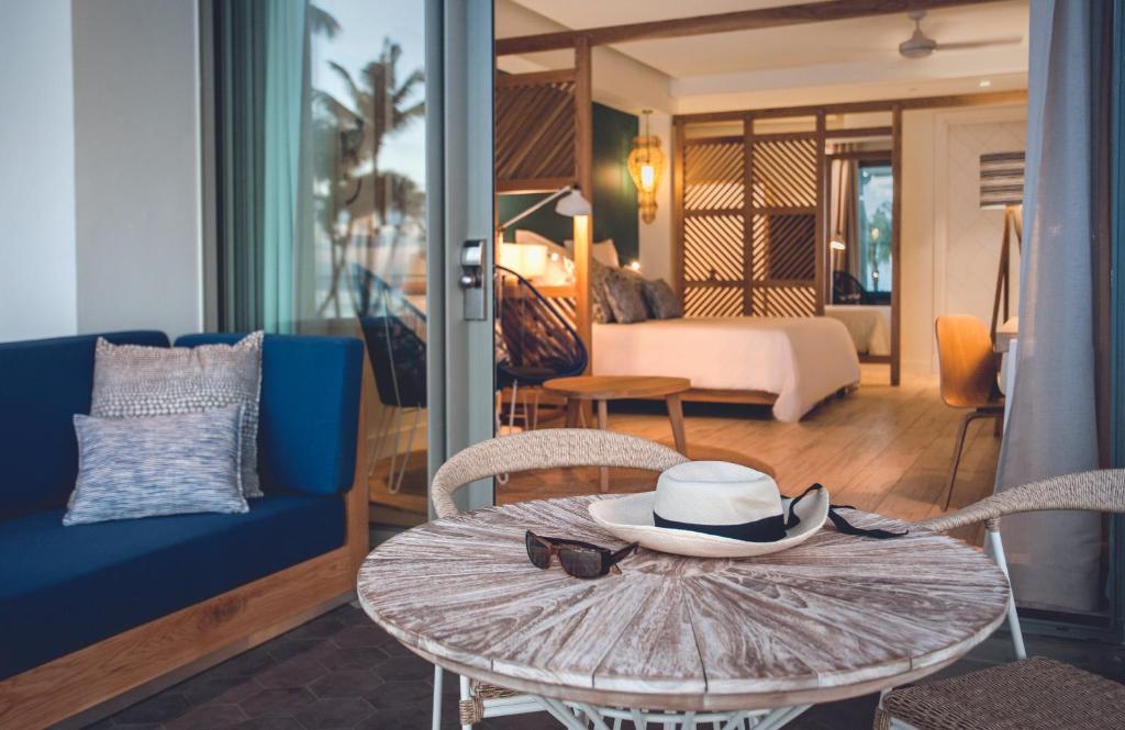 dal travel Victoria Beachcomber Resort