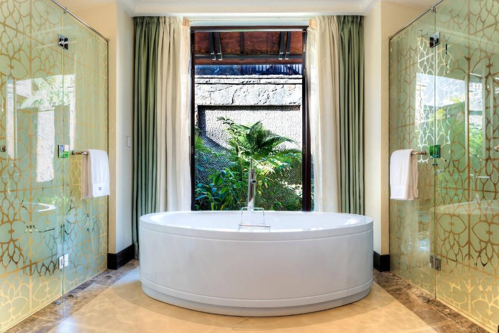 The Westin Turtle Bay Resort & Spa