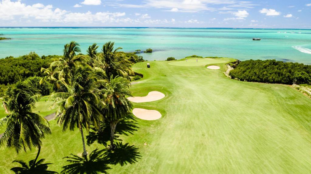 Hotel The Bay Club at Anahita