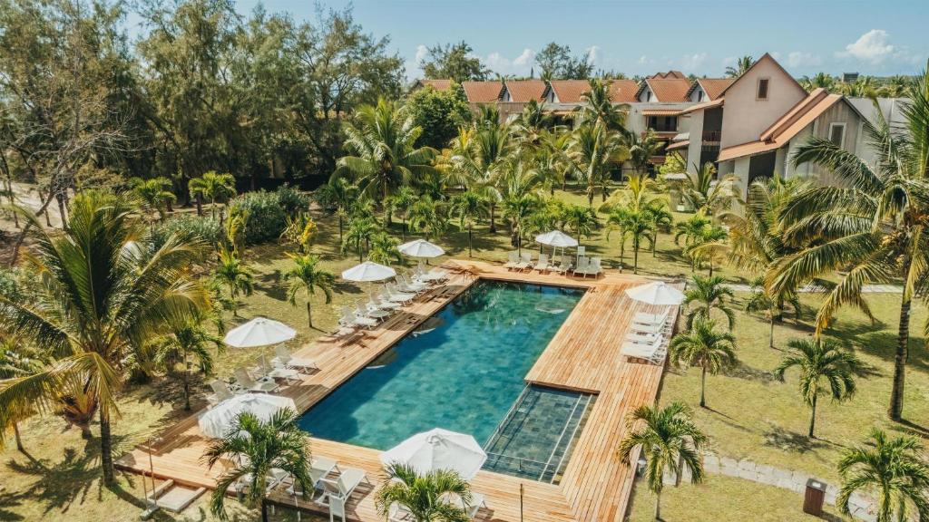 dal travel Crystals Beach Resort Belle Mare, a member of Radisson Individuals