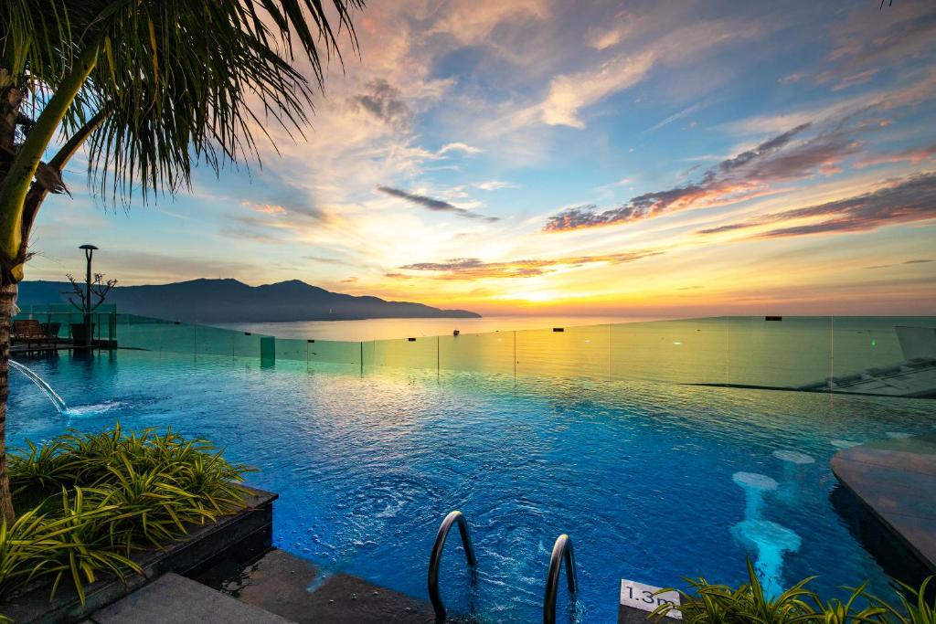 Hotel Sala Danang Beach