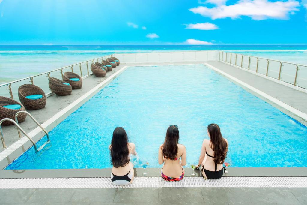 dal travel Yarra Ocean Suites Resort Danang