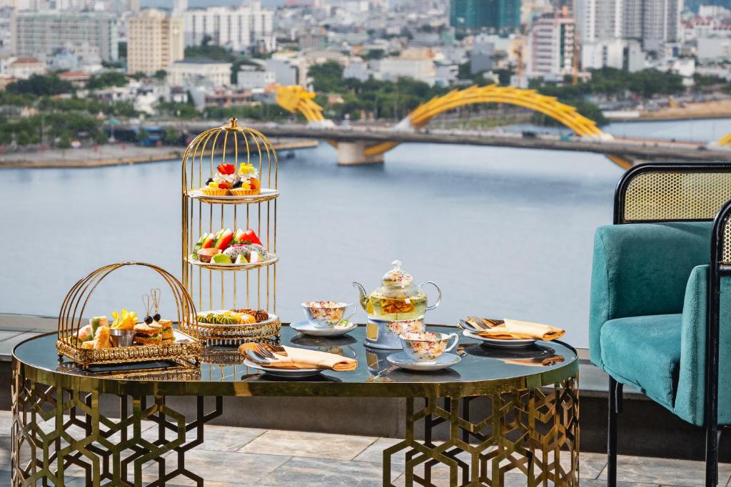 dal travel HAIAN Riverfront Hotel Da Nang