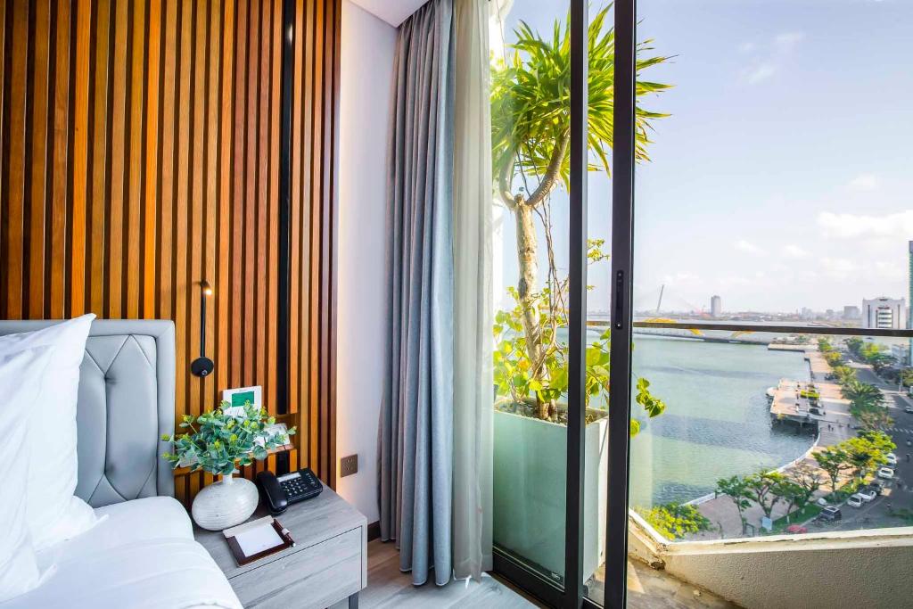 HAIAN Riverfront Hotel Da Nang