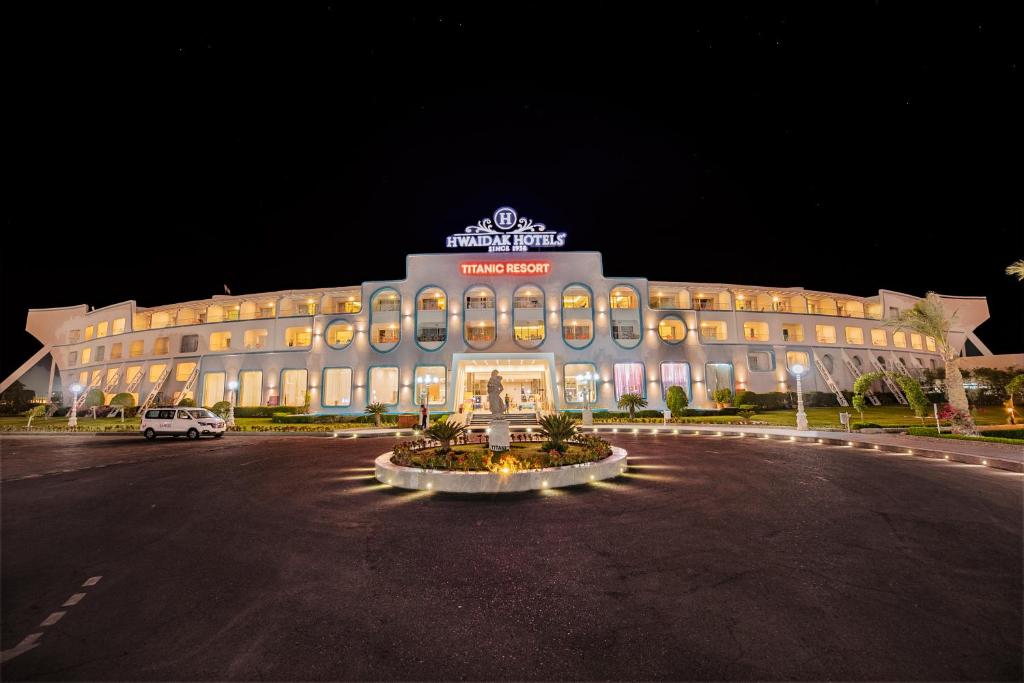 dal travel Titanic Resort & Aqua Park
