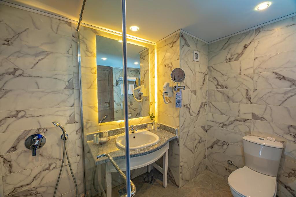 dal travel Titanic Resort & Aqua Park