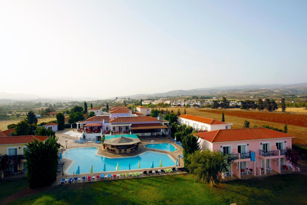 dal travel Akamanthea Holiday Village