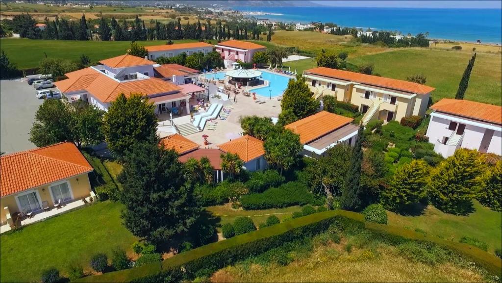 dal travel Akamanthea Holiday Village