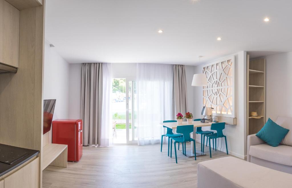 dal travel Hotel Club Es Talaial