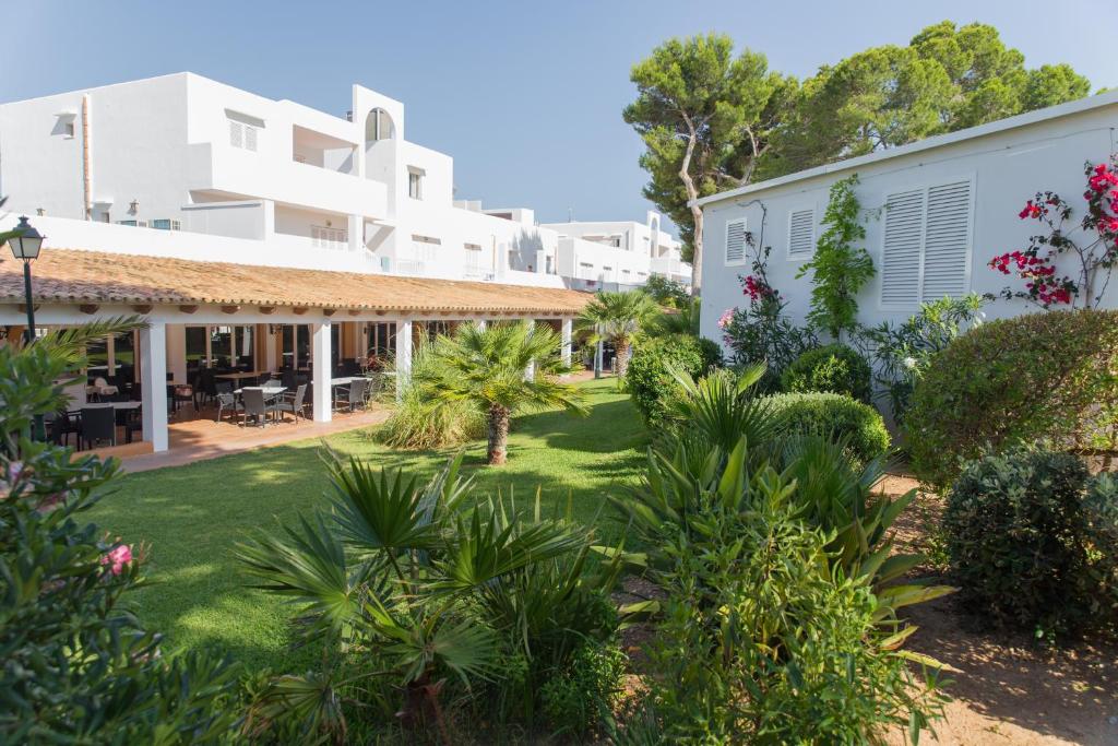 dal travel Hotel Club Es Talaial