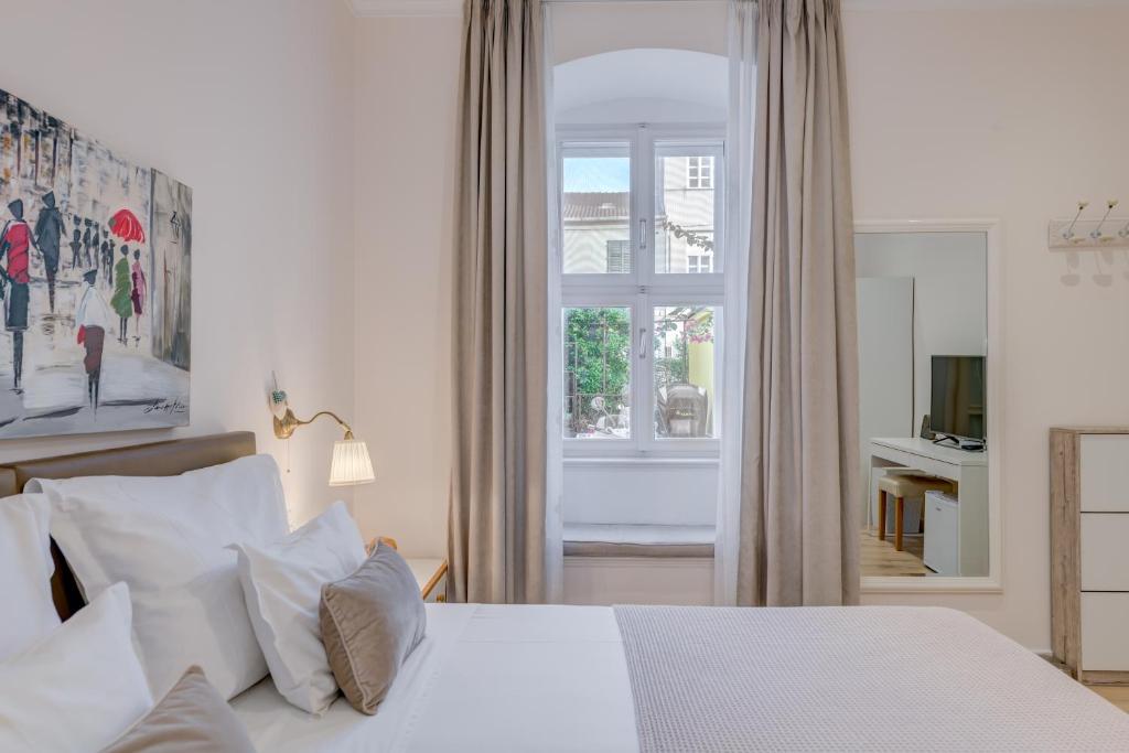 dal travel Hotel Victoria Luxury Rooms - Split Downtown