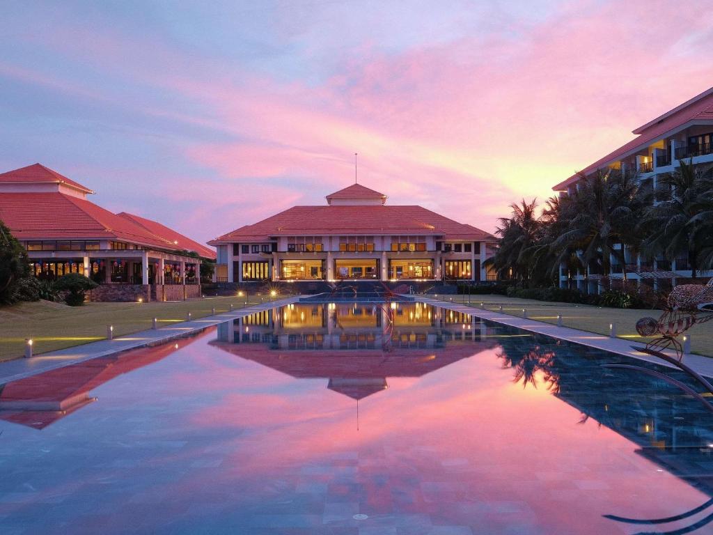dal travel Pullman Danang Beach Resort