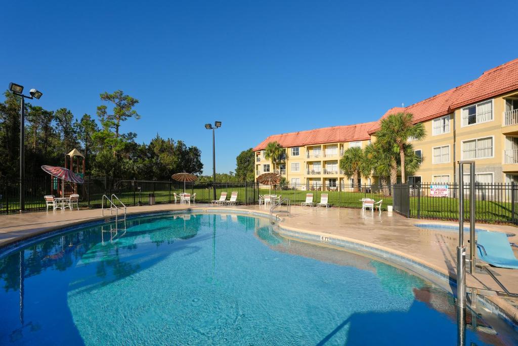 Parc Corniche Condominium Suites